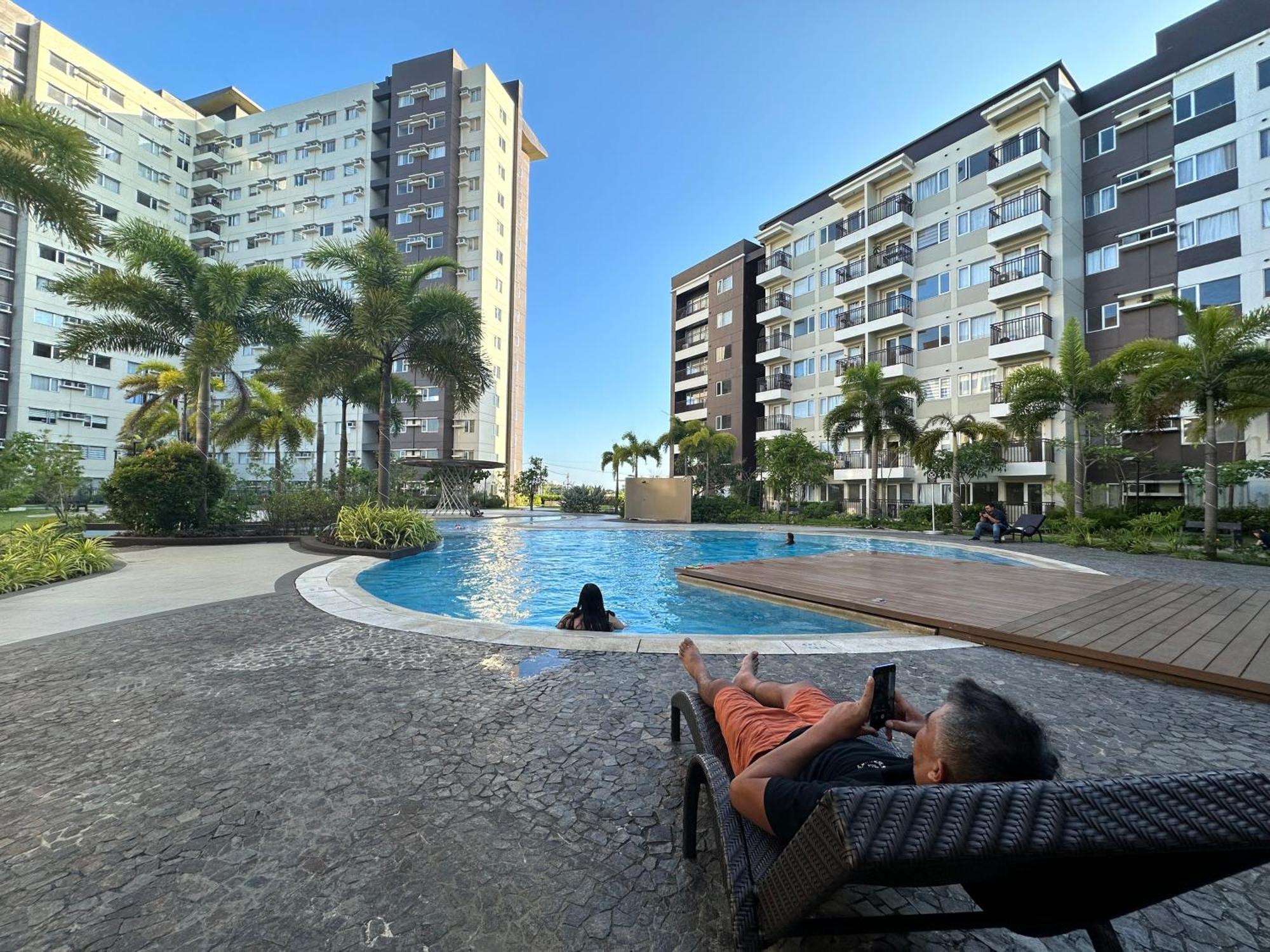 Iloilo Travellers Zen Zone Aparthotel Exteriör bild